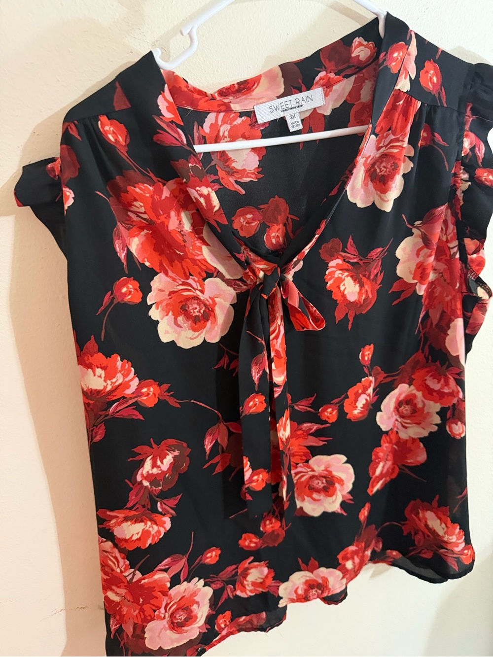Sweet Rain Size 2x  Black Floral Tie-Front Blouse with Red Roses